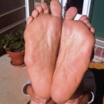 Yes, I wash my feet. I walked around the house prior to this picture, due to recent rains it's a bit muddy.  :))